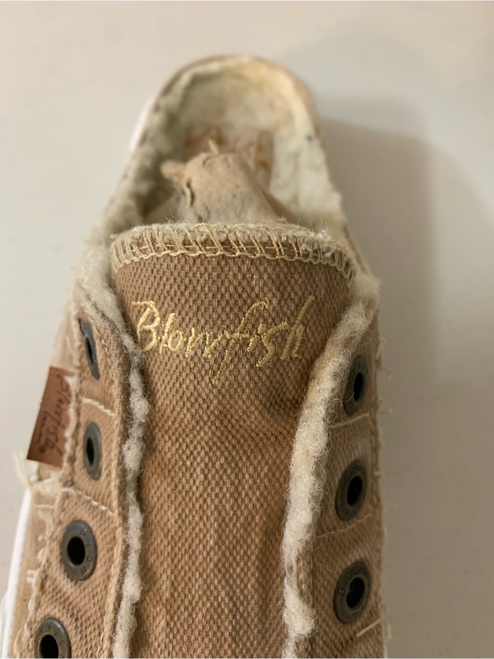 Blowfish Kids Slip-On Mule Sneakers in Tan with White Sole. b3/51 - Picture 2 of 8